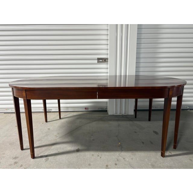 Federal Style Mahogany Dining Table by Kindel, 20th Century. Includes 4 Leaves For Sale - Image 9 of 9