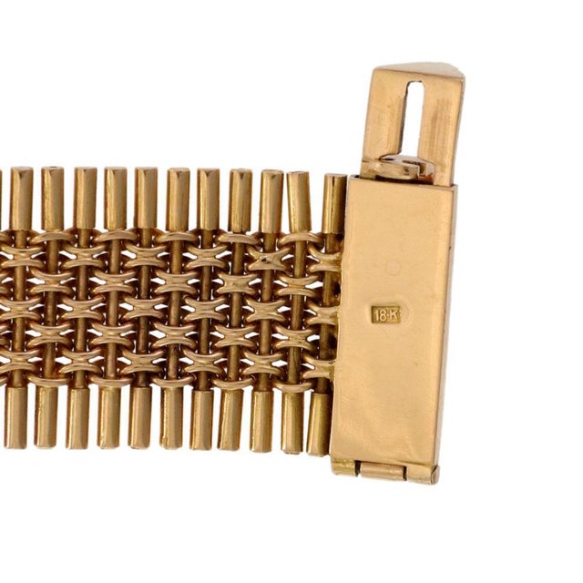 Contemporary Estate 18k Yellow Gold 24mm Wide Pin Link Tassel Bracelet For Sale - Image 3 of 5