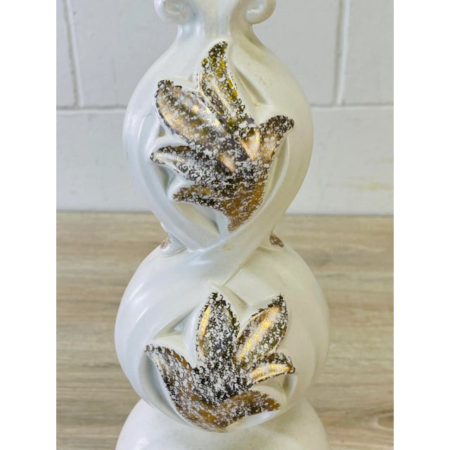 Vintage 1960s Cream & Gold Table Lamp For Sale - Image 4 of 9