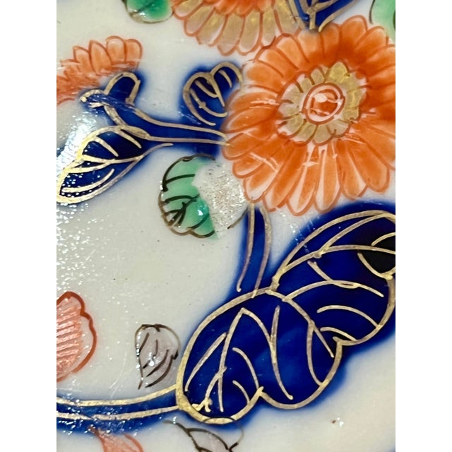 Early 20th Century Pair Antique Early 20th Century Imari Scallop Rim Plates For Sale - Image 5 of 7