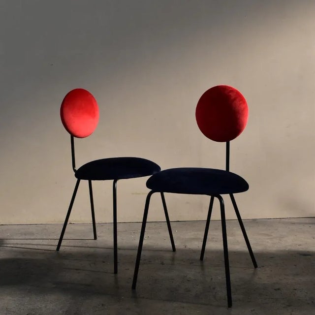 Copy of chairs with black painted frame velvet seat (washable Water Reppellet) Night blue and red backrest It is a chair...