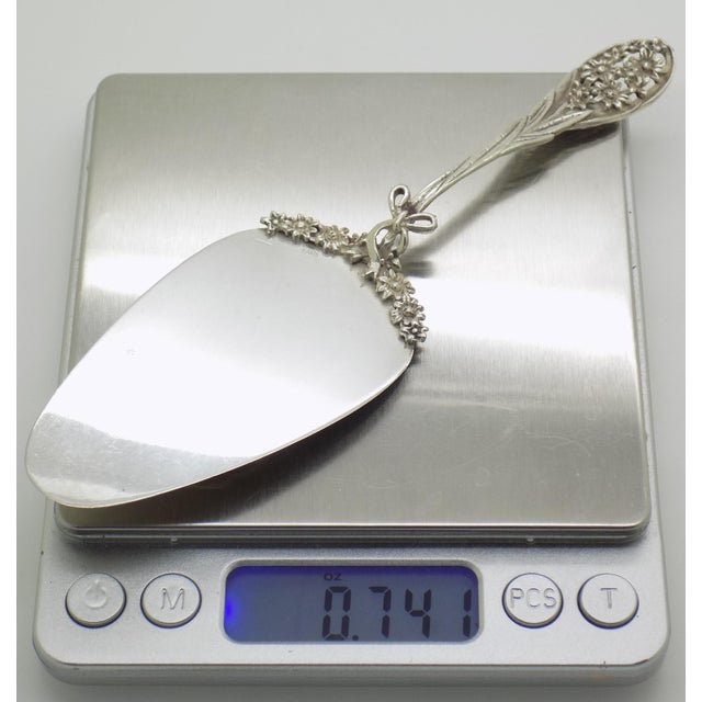 Silver Vintage Italian Handmade Silver Mini Cake Sweet Server Daisy Flower Motif For Sale - Image 8 of 10