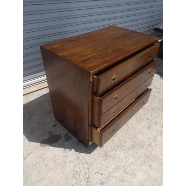 Late 20th Century Drexel Walnut & Brass 4 Drawer Campaign Chest 20th Century For Sale - Image 5 of 7
