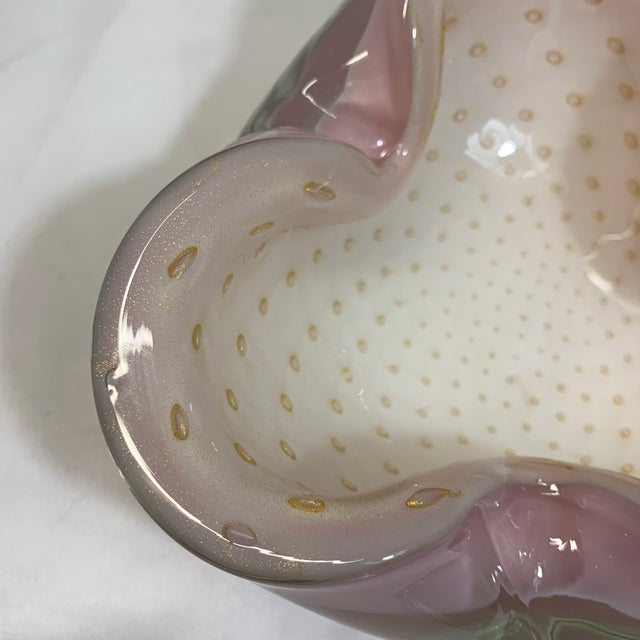 Mid-Century Modern Vintage C. 1950s Alfredo Barbini Sommerso Cased Glass Vide-Poche in Shades of Pink With Bullicante and Gold Flecks For Sale - Image 3 of 7