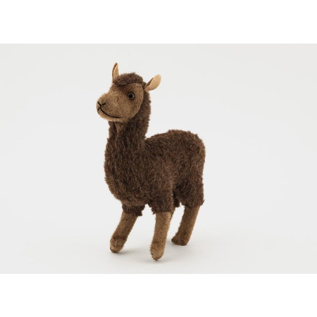 A beautifully crafted vintage alpaca, characterized by its lifelike design. The harmonious proportions and clean...