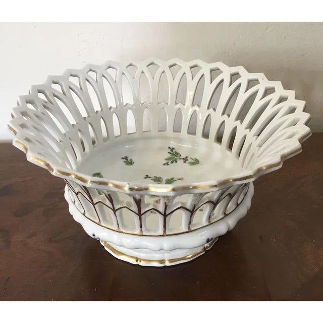Early 19th Century Antique Early 19th Century French Empire Porcelain Sprig Cornflower Basket or Corbeille For Sale - Image 5 of 11
