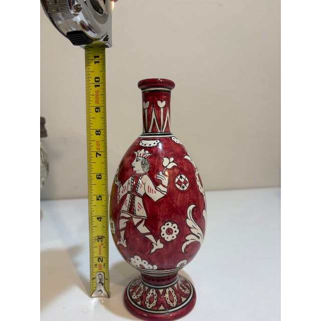 Mediterranean Mid-Century Volpi Deruta Hand-Painted Red Renaissance Portrait Vase - 10.5" For Sale - Image 3 of 7