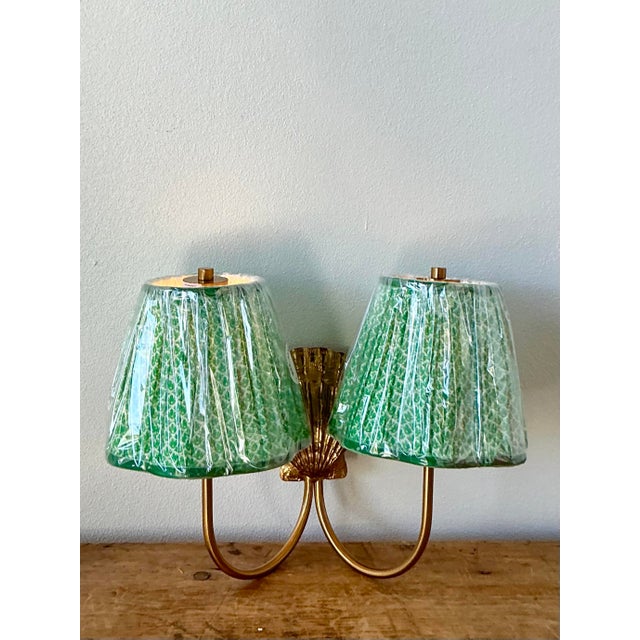 This exquisite "Marina" wall sconce by the esteemed brand Mrs. Alice is a masterful interpretation of Hollywood Regency...