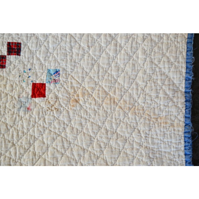 Off-white 1940’s Vintage Hand-Quilted Irish Chain Cotton Quilt For Sale - Image 8 of 8