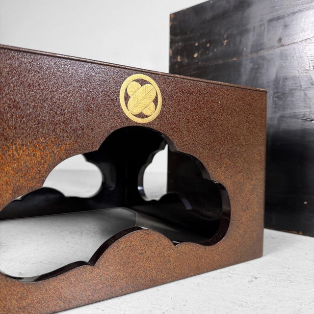 Contemporary Japanese Lacquered Jubako-Dai Display Stand with Gold Kamon, 1920s For Sale - Image 3 of 16