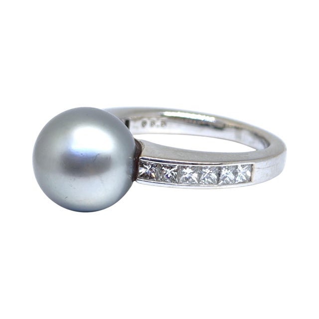 Mikimoto 18k White Gold Silver Akoya Pearl and Diamond Ring, Size 6.5 For Sale In Las Vegas - Image 6 of 11