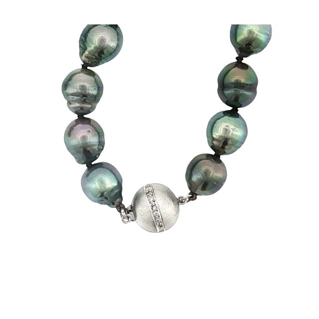 Baroque Late 20th-Century 14k White Gold Baroque Tahitian Cultured Pearl Necklace For Sale - Image 3 of 6