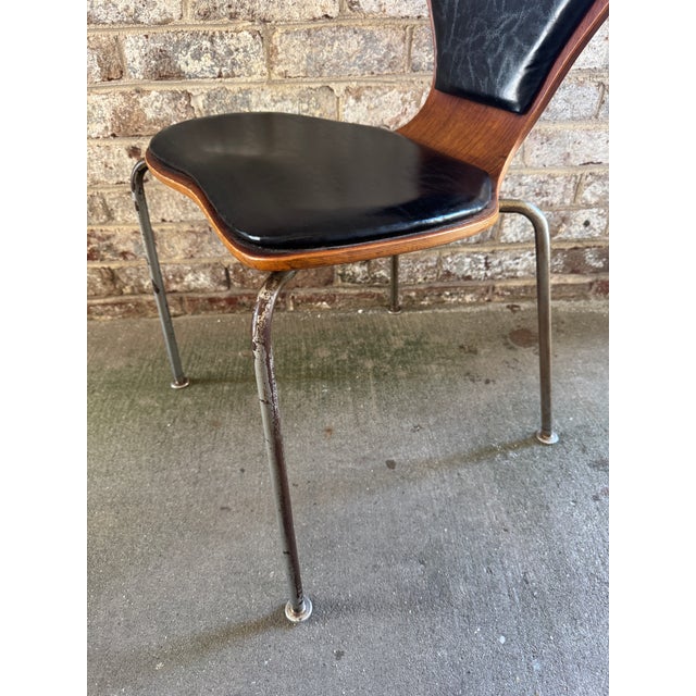 Black Mid Century Modern Chair, Leather Chrome and Walnut, in the Style of Cherner For Sale - Image 8 of 17