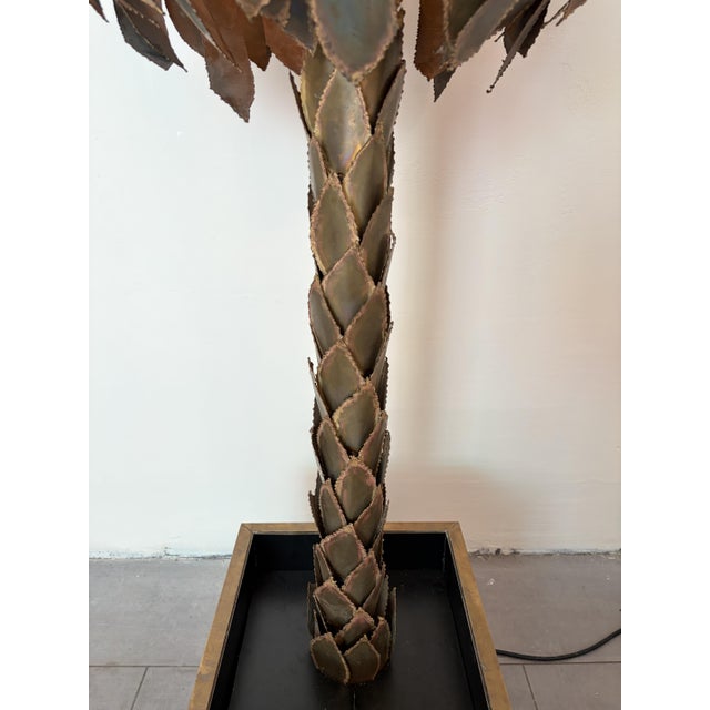 Rare brass "palm tree" floor lamp by Maison Jansen, circa 1970. Pastured brass leaves with a torch finish, black laminate-...