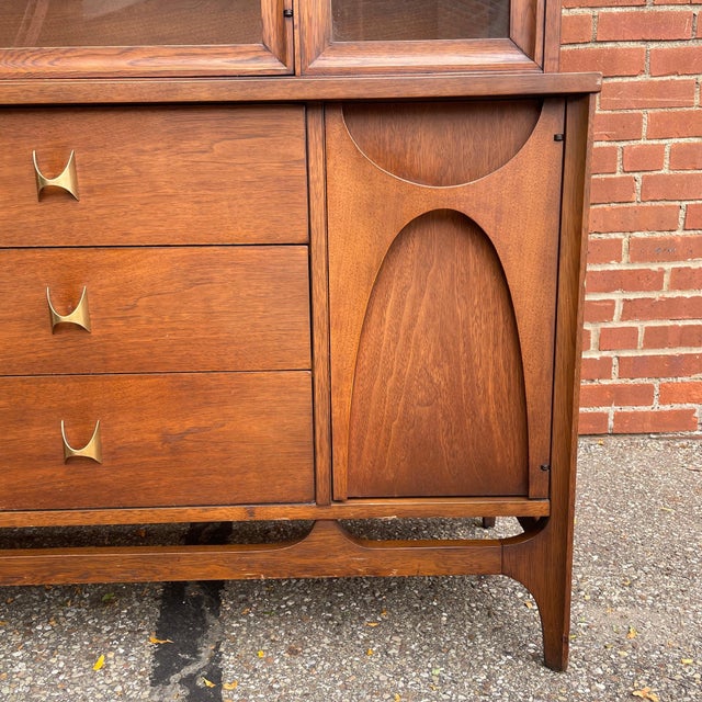 Broyhill Brasilia Two-Piece Walnut Mid Century Modern Hutch China Cabinet For Sale - Image 10 of 11