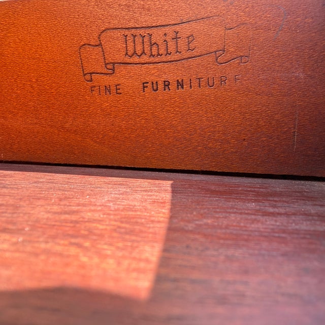 Vintage White Fine Furniture Federal Mahogany 1 Drawer Nightstands - A Pair For Sale - Image 14 of 18