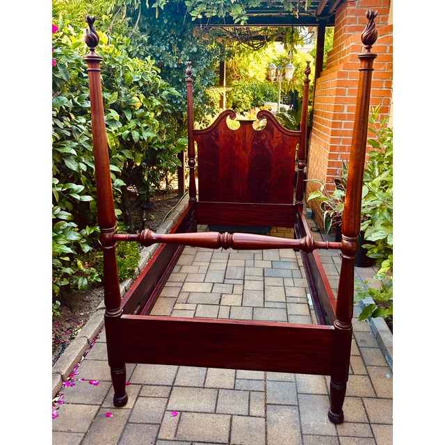 The Duncan Phyfe style, named after the renowned American cabinetmaker, is characterized by its elegant and refined...