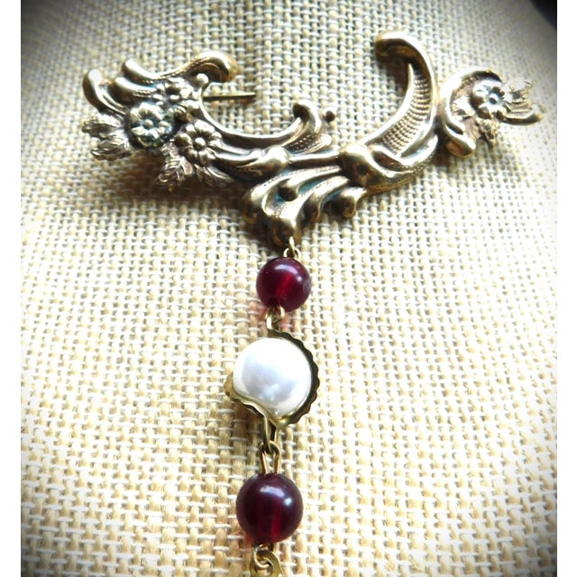 Vintage Classic English Gold Brooch Pin and Etched Oval Locket, Hanging Wine & Wired Pearl Chain For Sale - Image 10 of 13