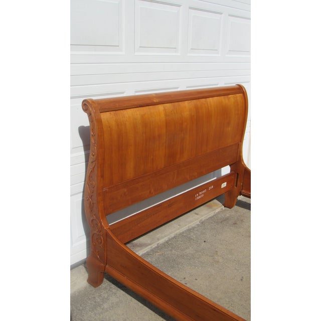 Traditional 1980s Ethan Allen Sleigh Designer Queen Bed Carved For Sale - Image 3 of 10