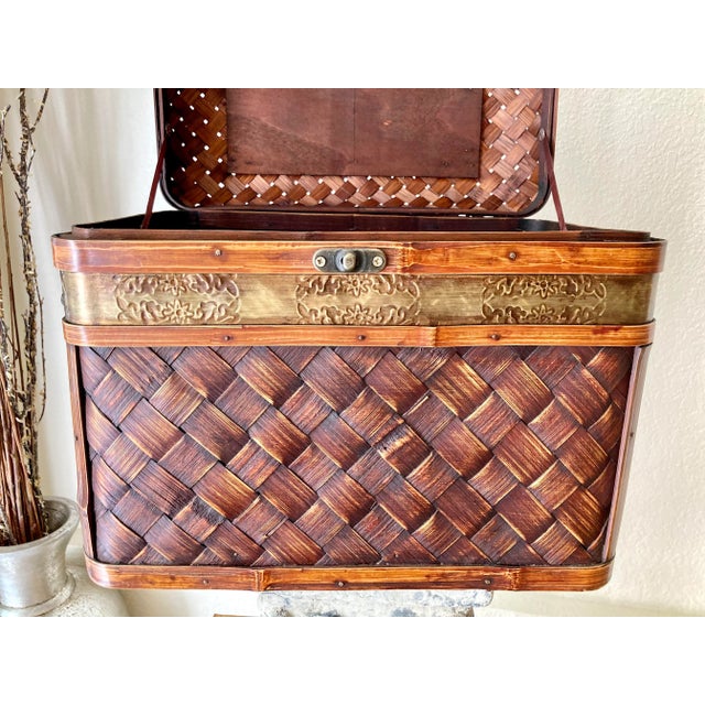 Late 20th-Century Handwoven Tabletop Rattan & Bamboo Wood Storage Box For Sale - Image 12 of 13