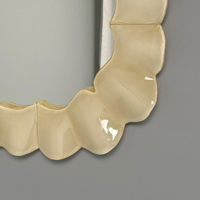 Modern Ruffle Wall Mirrors, White Murano Glass, Brass, Italy, 21st C. For Sale - Image 10 of 14