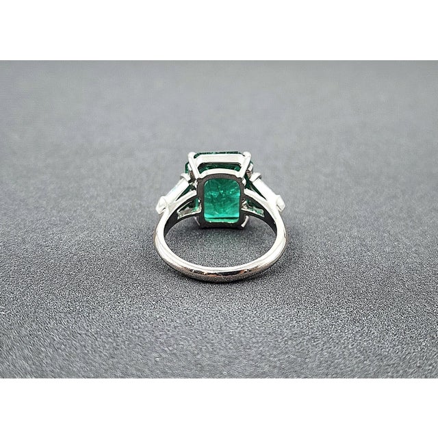 7.64 Ct Gia Certified Natural Zambian Emerald & Diamond Ring Size 7 For Sale In Chicago - Image 6 of 8