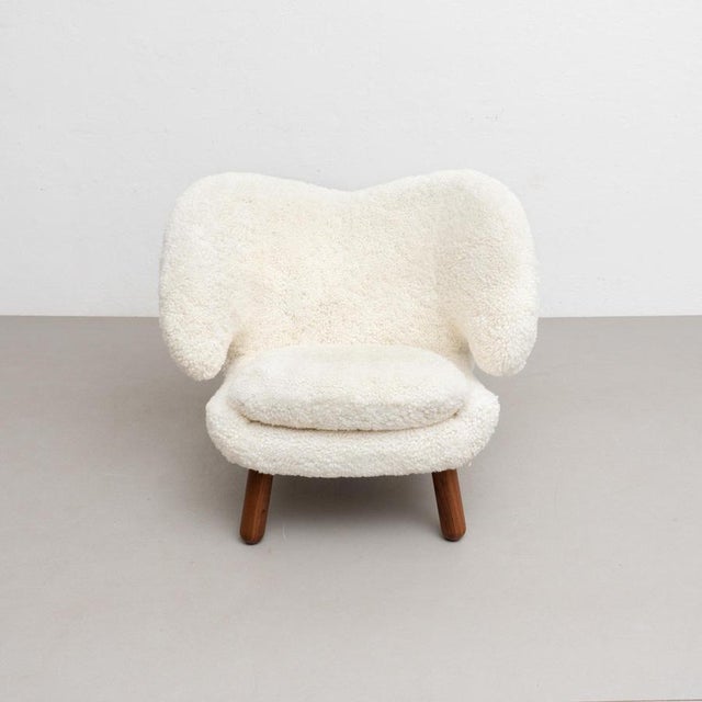 Modern Pelican Chair in Sheepskin Upholstery from Finn Juhl, Denmark, 2000s For Sale - Image 4 of 18