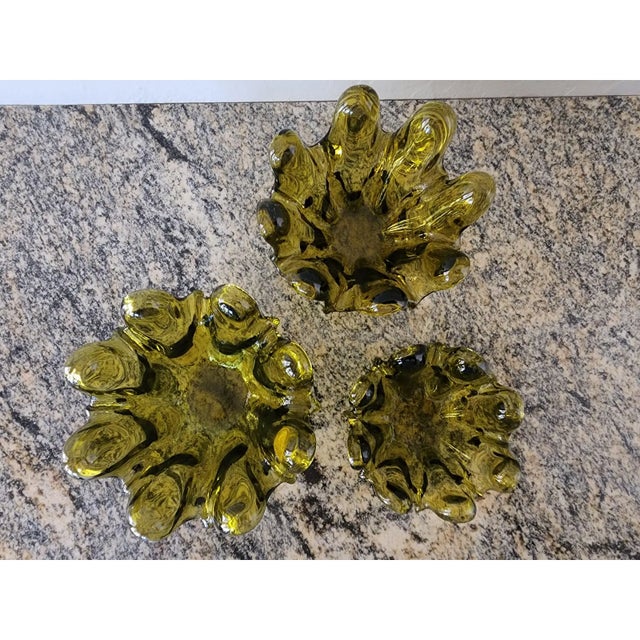 Mid-Century Modern 1960s Italian Olive Green Hand-Tooled Art Glass Bowls, Set of 3 For Sale - Image 3 of 7