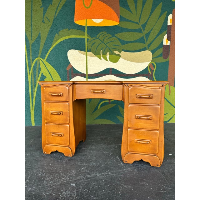 Cushman of Vermont 1950s Vintage Colonial Solid Maple Knee Hole Vanity Desk - Set of 3 For Sale - Image 4 of 11