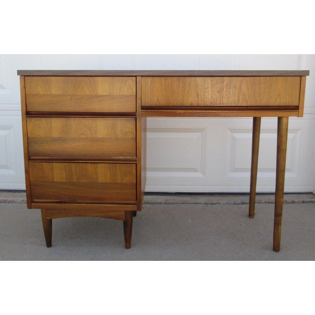 Vintage Mid Century Modern 4 Drawer Walnut Student / Writing Desk. The desk is veneered in walnut, has 4 drawers and 6...