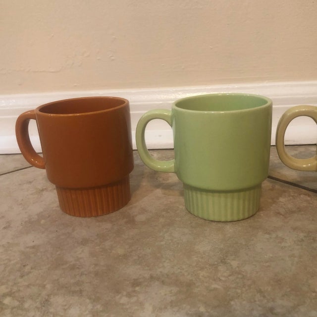 Mid-Century Modern Mid-Century Modern Rainbow Stacking Mugs Made in Japan - Set of 5 For Sale - Image 3 of 8
