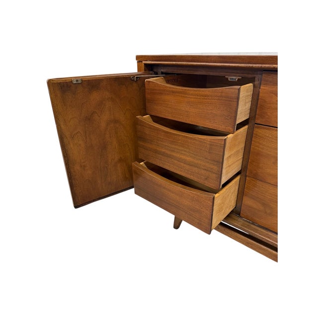 Wood Mid-Century Modern Kent Coffey Insignia 9-Drawer Walnut Dresser For Sale - Image 7 of 12