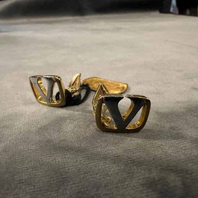 Gold 1980s Logo Gilted Metal Clip on Earrings by Valentino Garavani For Sale - Image 8 of 10