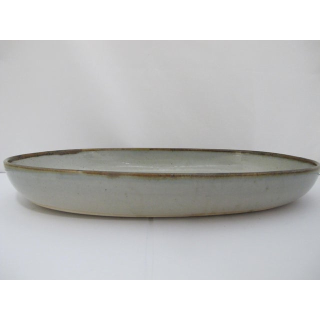 1960s El Palomar Ken Edwards Blue Bird Tonala Mexico Pottery Oval Serving Bowl Platter For Sale - Image 5 of 9