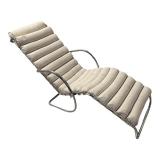 Mies Van Der Rohe Chaise Ludwig Model 242 for Knoll International For Sale