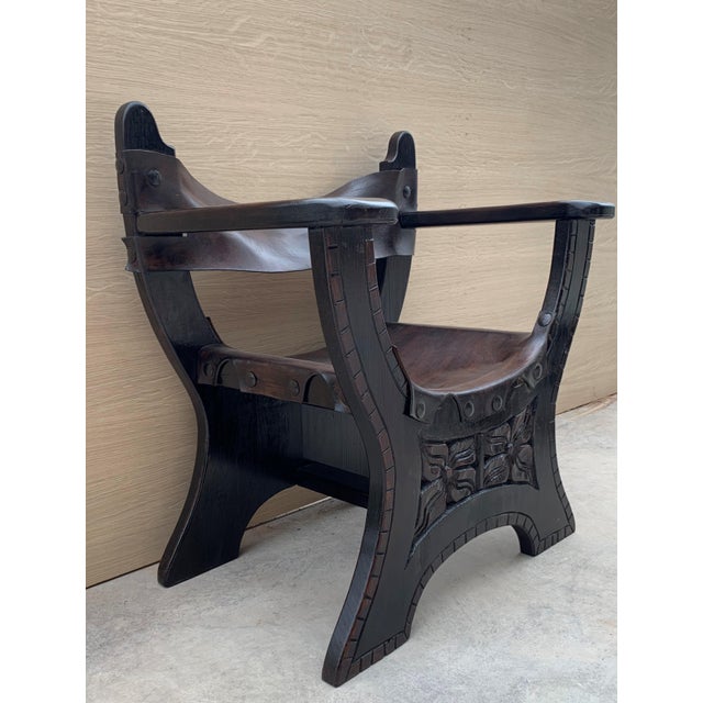 20th Century Pair of Carved Walnut Spanish Savonarola with Foot Rest For Sale - Image 4 of 18