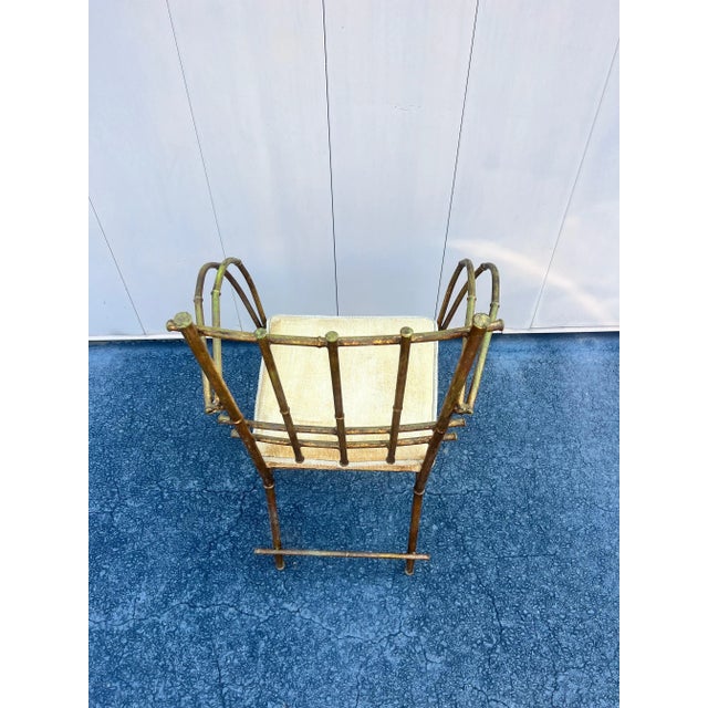 Mid 20th Century 1950s Gilt Hollywood Regency Faux Bamboo Metal Arm / Vanity Chair For Sale - Image 5 of 9