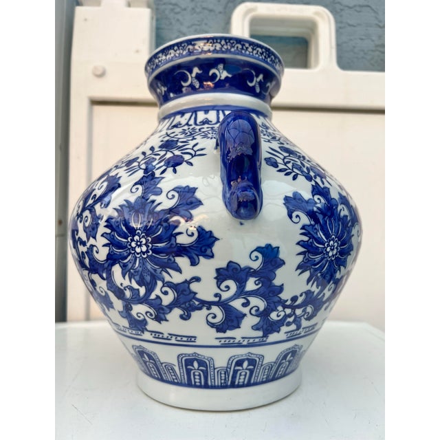 Chinoiserie Vintage Blue and White Ceramic Vase With Handles For Sale - Image 3 of 4