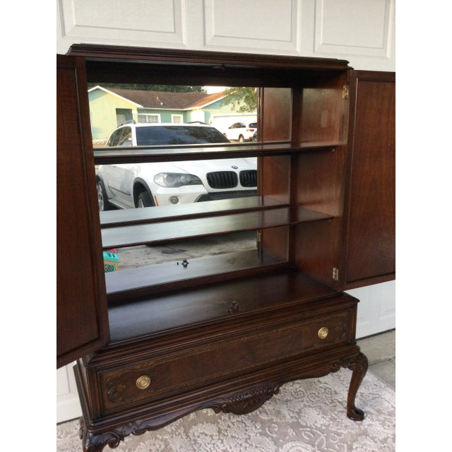 Wood Vintage Mahogany Display Cabinet | Queen Anne Style Cabinet | Mirrored Interior For Sale - Image 7 of 8