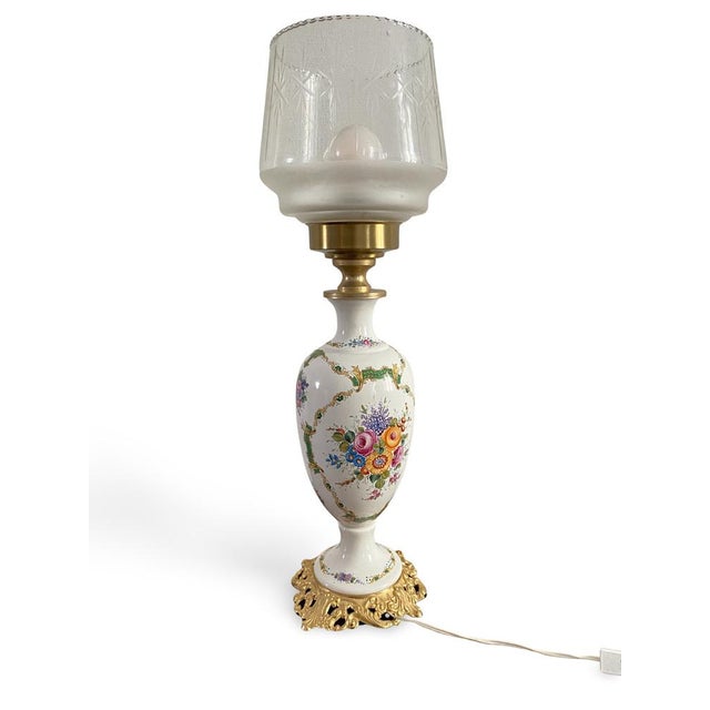 English Porcelain and Brass Lamp, 1950s, in Flawless conditions. Designed 1950 to 1959 European Plug (up to 250V).The...