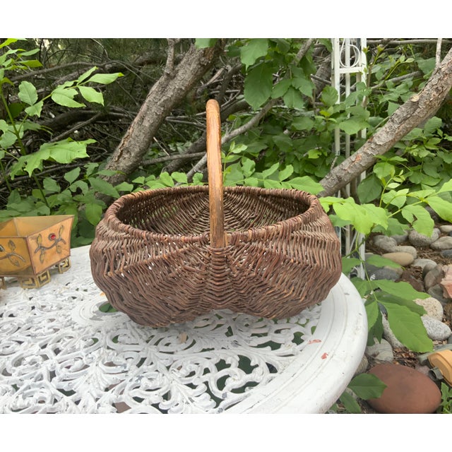 Folk Art Early 19th Century “Buttock” Basket For Sale - Image 3 of 3