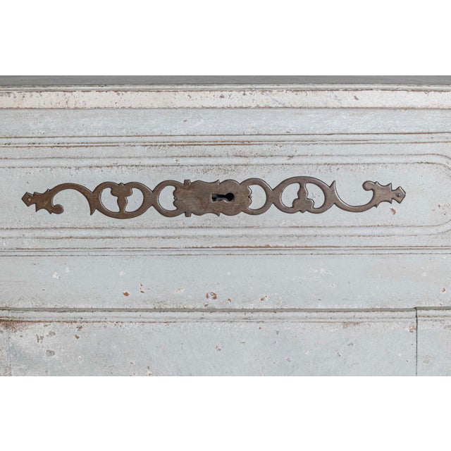 Mid-18th Century French Louis XV Period Painted Buffet with Drawers and Doors For Sale - Image 4 of 10