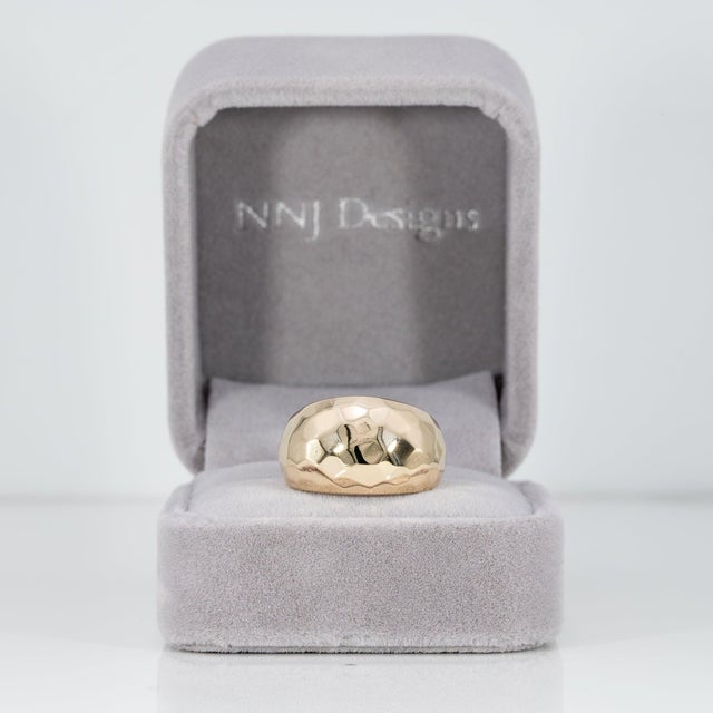 Modern Wide Comfort Fit Estate Band Ring: Solid 14k Gold – Hammered Polished Band, Size 6 For Sale - Image 3 of 9
