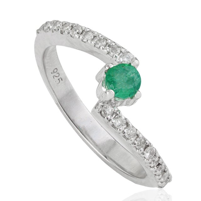 Contemporary Minimalist Hallmarked 925 Silver Round 0.29 Ct Emerald & Diamond Ring Size 7 For Sale - Image 3 of 12