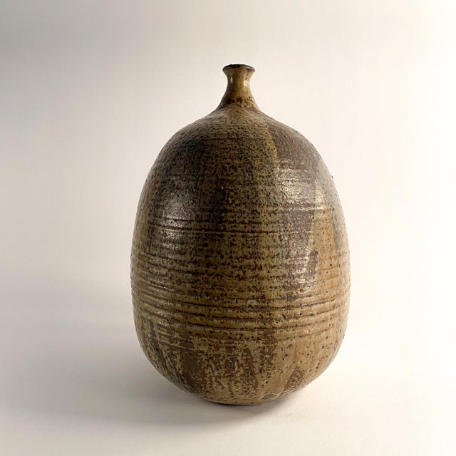 Toshiko Takaezu Bottle Form Pot For Sale In Philadelphia - Image 6 of 10