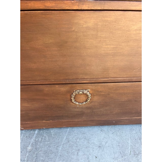 Vintage Federalist Style Chest of Drawers Dresser For Sale - Image 9 of 12