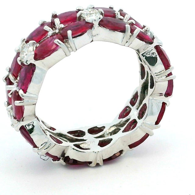 18k White Gold Ruby and Diamond Eternity Band Ring, 5.50 Carats, Size 8 For Sale - Image 4 of 9