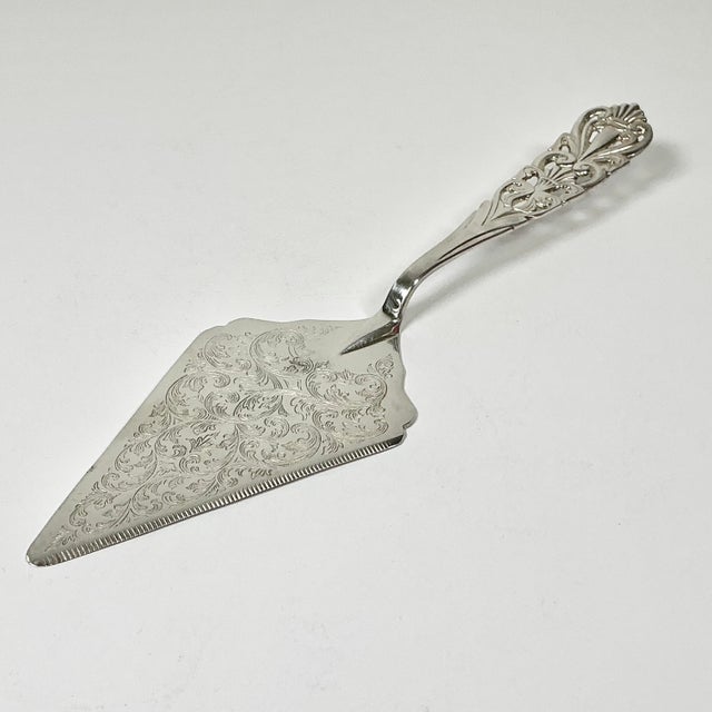 Mid-Century Italian Hollywood Regency Traditional Etched Silverplate Pie-Cake Server For Sale - Image 4 of 10