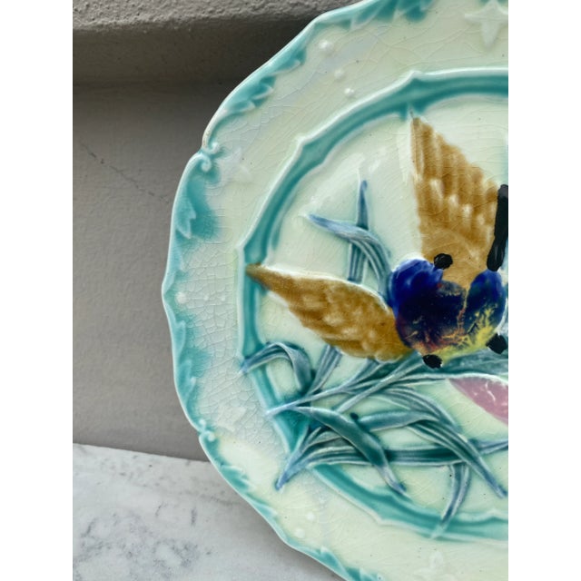 French Country French Majolica Saint Amand Bird Plate, Circa 1890 For Sale - Image 3 of 4