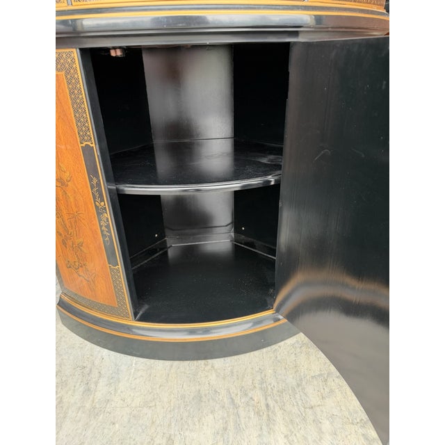 1980s Drexel 'Et Cetera' Chinoiserie Decorated Corner Display Cabinet For Sale In Washington DC - Image 6 of 17